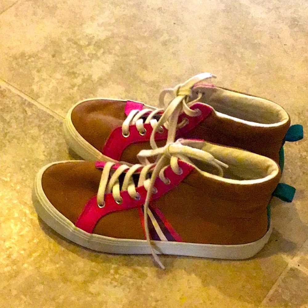 Laced kids shoes